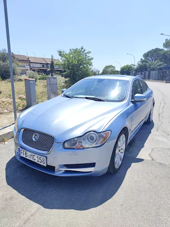 auto Jaguar modello XF (2009)