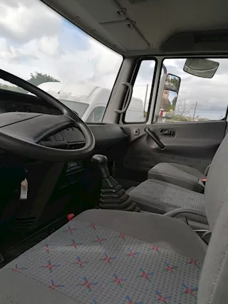 Camion Nissan con gru Ferrari - Foto 3