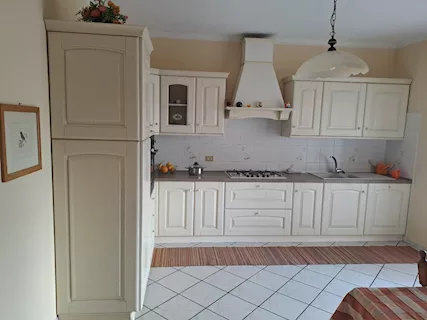 Cucina in buono stato. A disposizione - Anteprima 1