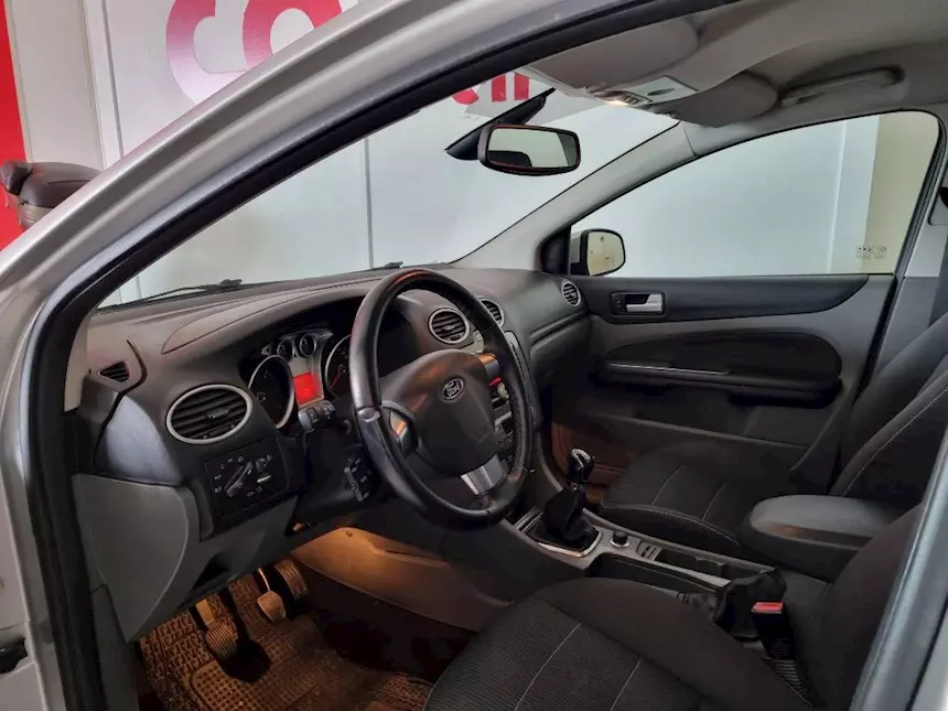 Ford Modello Focus 1.6 TDCI 90 CV SW Anno 2009 Km 180000 Station Wagon - Foto 4