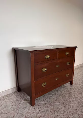 Cassettiera con specchio in legno massello