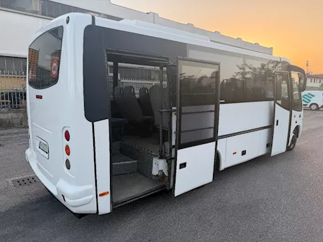 Minibus Beluga posti 23+16+2 Marca Mercedes Anno 2007 Euro 4 - Anteprima 4