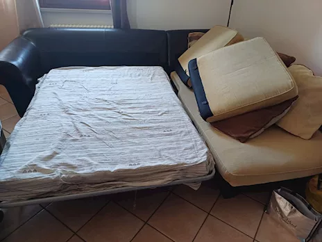 Divano angolare comodissimo (con letto doppio)