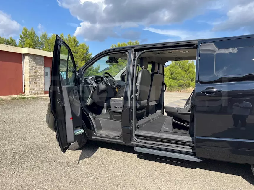 Foto 10Ford Tourneo, 2018, 9 posti, Euro 6 Km 376247, cambio: automatico