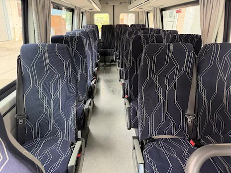 Minibus Daily 24 posti con pedana disabili Iveco Anno 2015 - Anteprima 9