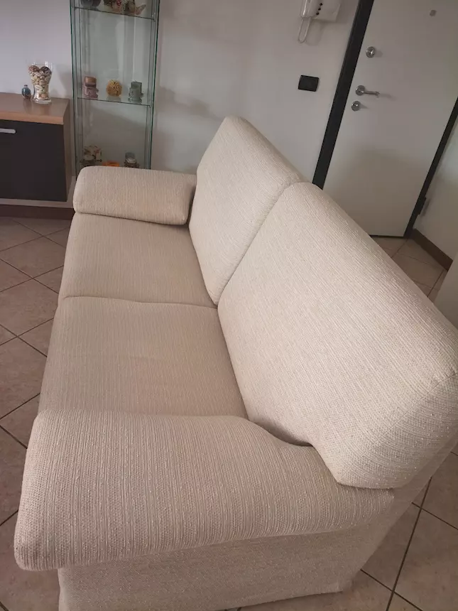 Foto 3Divano tre posti sfoderabile, colore beige