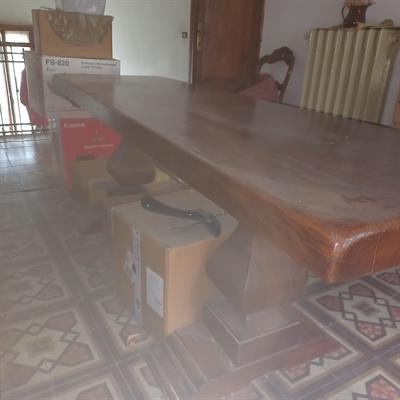 Tavolo in legno massiccio + sgabelli