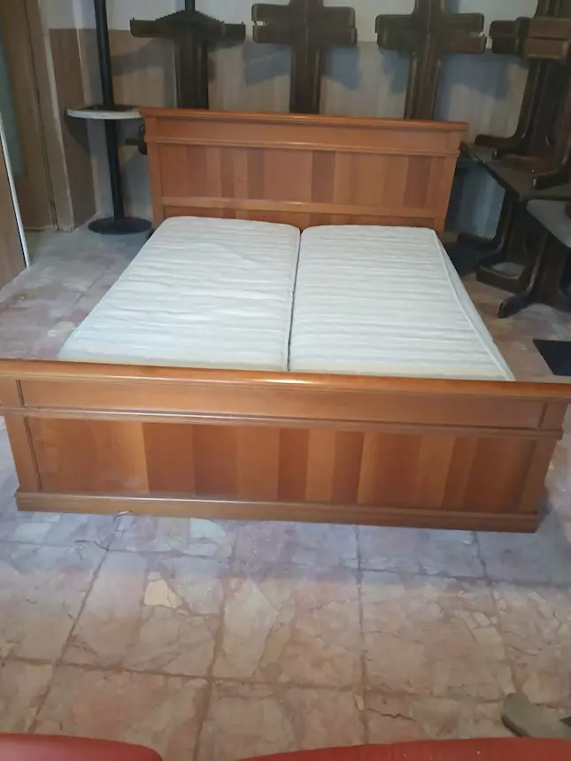 Letto matrimoniale, in legno massello