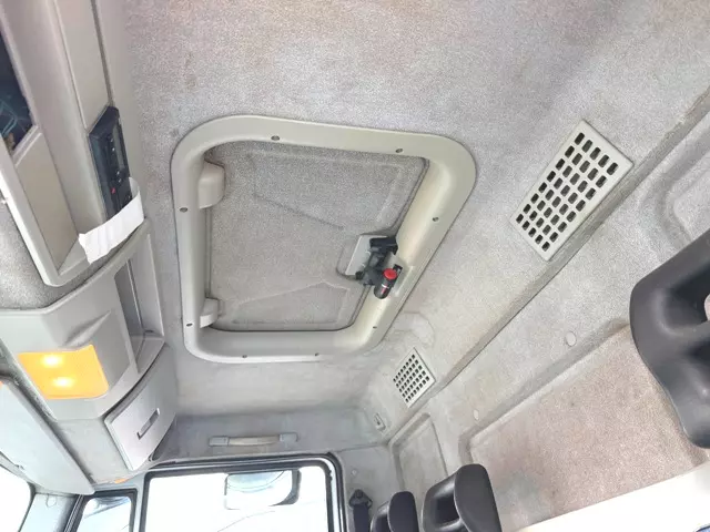 Foto 9Camion Marca Iveco Eurocargo 180e24 k telaio