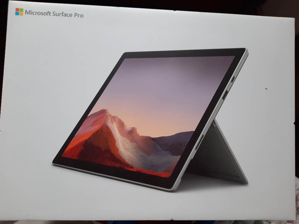Tablet Microsoft Surface Pro 7 e tastiera nuovi
