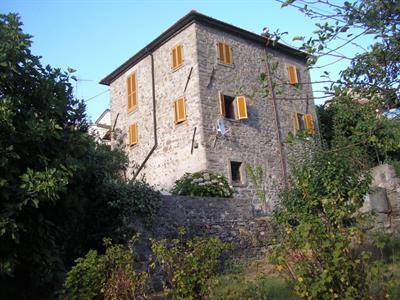 Casa indipendente di circa 80 mq. + fondi annessi