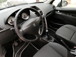 Foto 6 Peugeot 207 HDI 1.6 cc 93 CV Anno 2011 Km 155000 Utilitaria, colore nero