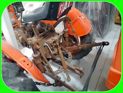 Trattore Agricolo Marca Fiat 211 R con Arco di Protezione Anno 1960 - Foto 5