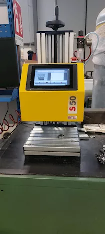 Marcatrice a percussione CNC