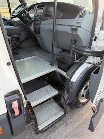 Minibus Daily 21 posti Marca Iveco Anno 2007 Km 0, cambio manuale - Anteprima 7