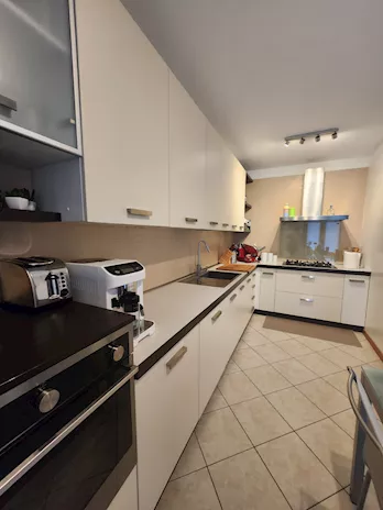 Cucina lineare bianco opaco (4,10 m x 1,45 m)