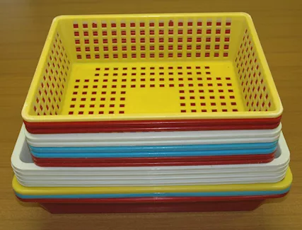 Cestini in plastica chiusi o a rete assortiti