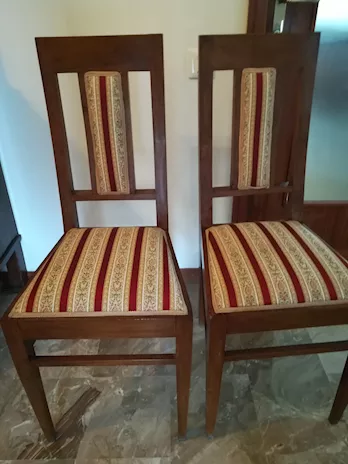 2 sedie artigianali con inserti in tessuto
