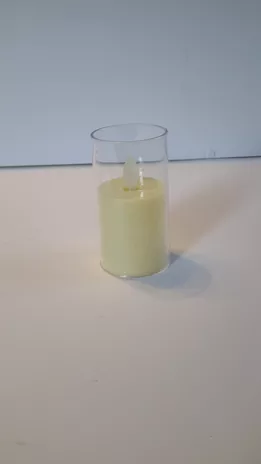 Piccola lampadina con 3 piccole batterie