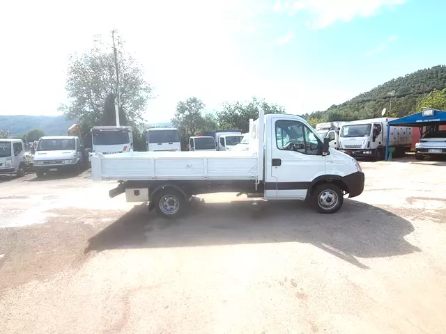 Foto 3Camion Marca Iveco Daily 35C12 ribaltabile Anno 2009 Km 206700