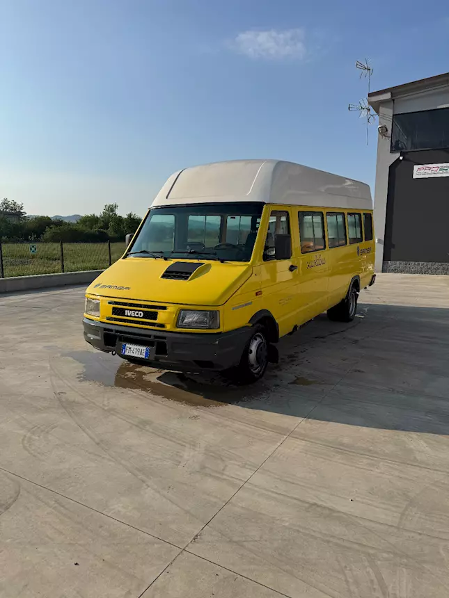 Foto 2Iveco Daily Scuolabus Anno 2002 Km 270000 Euro 2