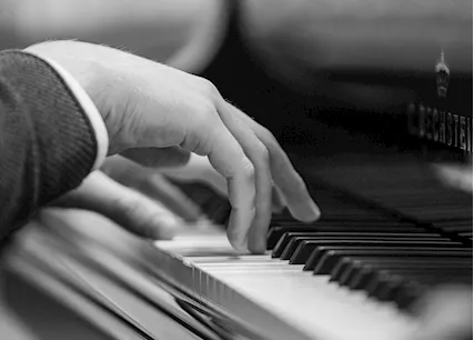 Pianista per eventi raffinati a Saronno