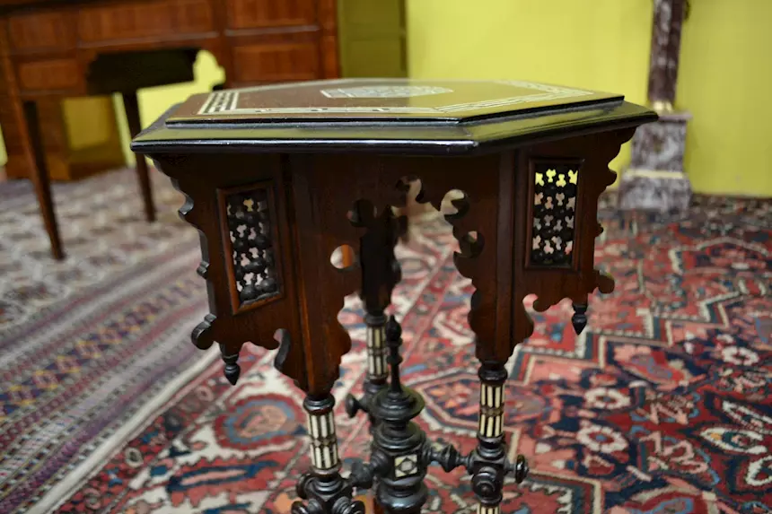 Tavolino orientale d’appoggio esagonale del XX secolo, in legno - Foto 5