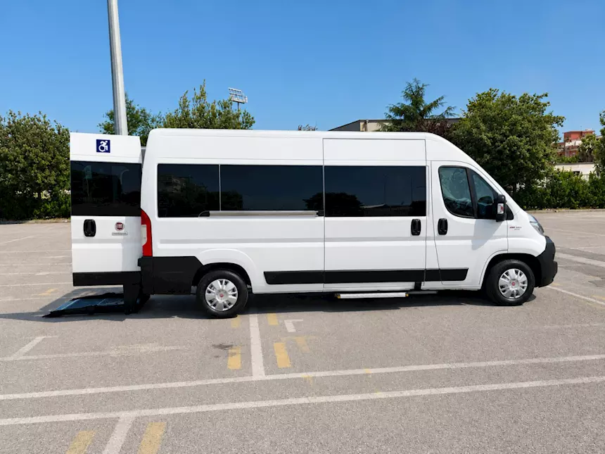 Foto 2Fiat Ducato Maxi Passo Extra 9 Posti Trasporto Disabili, con pedana