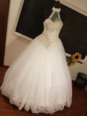 Abito da sposa maiindossato,
