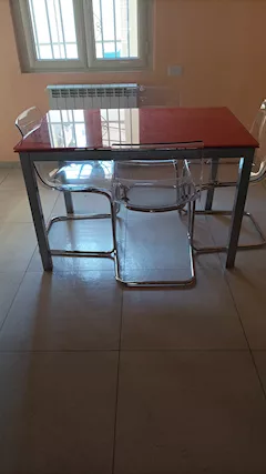 Tavolo alluminio e vetro temperato con 4 sedie