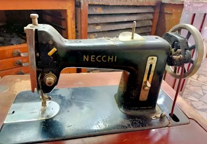 Antica macchina da cucire Necchi