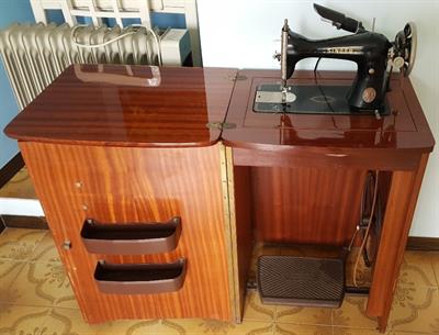 MACCHINA DA CUCIRE SINGER D'EPOCA CON MOBILETTO