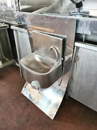 Lavamani professionale a muro usato