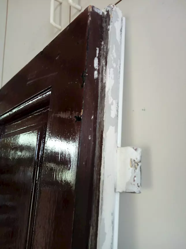 Foto 4Portone in legno di Pino a 2 ante con pannello interno lacca, ottime condizioni