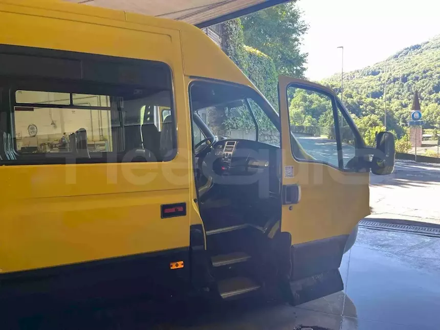 Foto 10Iveco Daily, 2012, 30 posti, Euro 5, km 175.455, cambio: manuale