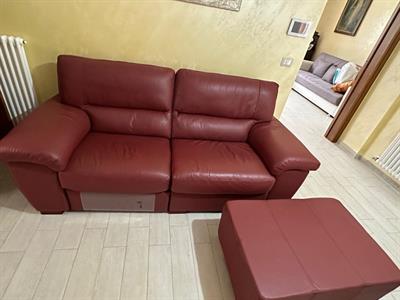 Divano con alzata elettrica