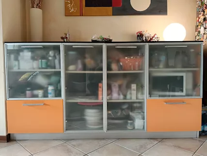 Cucina completa di elettrodomestici, colore arancio, in buone condizioni - Anteprima 2