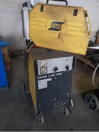 SALDATRICE ESAB LAG 400
