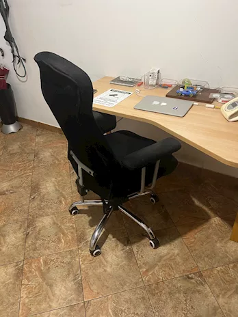 Scrivania e poltroncina per studio o ufficio