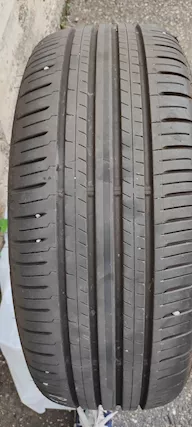 Gomme Estive 215/50 R18