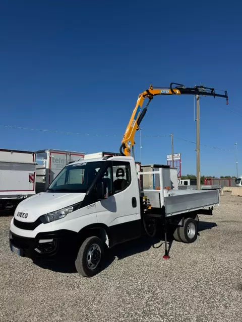Foto 3Iveco Daily 35C11 con gru EFFER e cassone fisso Anno 2014, ottime condizioni