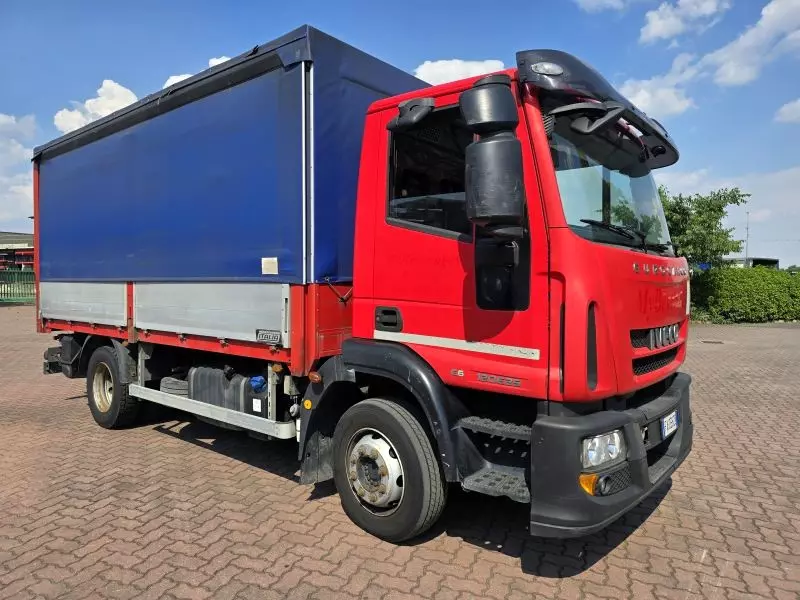 Foto 2 Iveco Eurocargo 120E25P centina 4,8 m e sponda 2015 Euro 6 Centinato