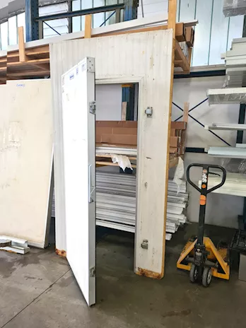 Porta frigo e pannelli di cella smontata usati