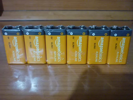 Pile alcaline 9 volt nuove scadenza 11/2026