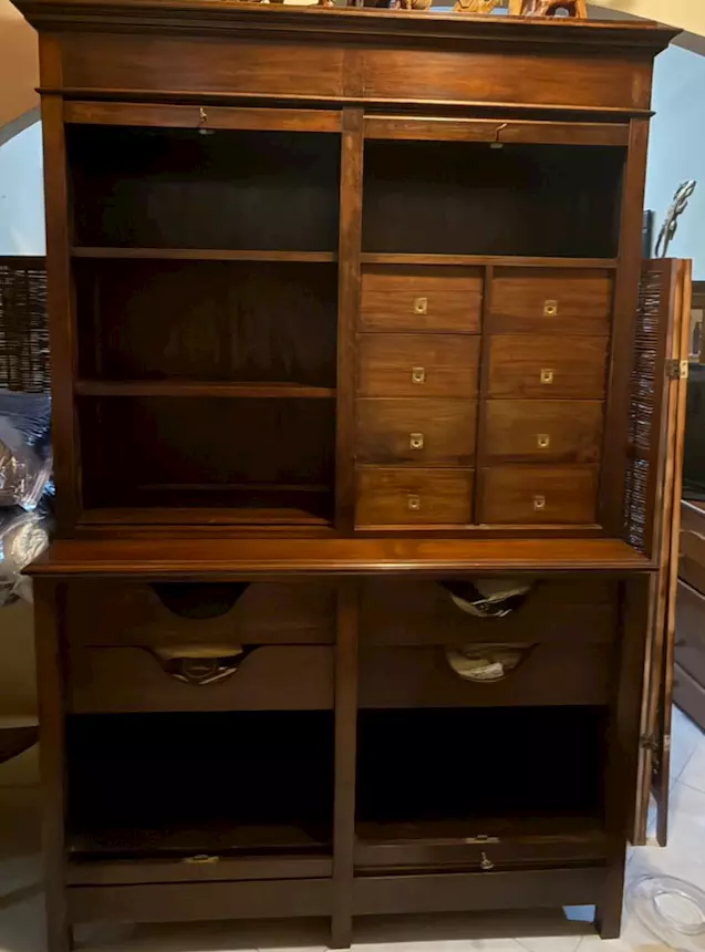 Credenza antica in due corpi con ante a serrande, ottime condizioni