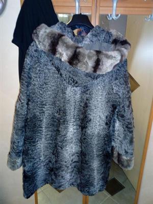 Pelliccia astrakan come nuova