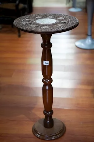 Piedistallo in legno con inserto centrale - 24335