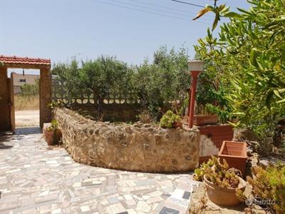 Villetta 5 vani con veranda +giardino