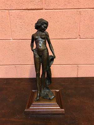 Statuetta scultura in bronzo del 900 donna figura femminile