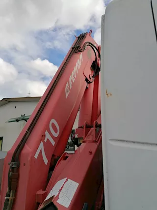 Camion Nissan con gru Ferrari - Foto 4